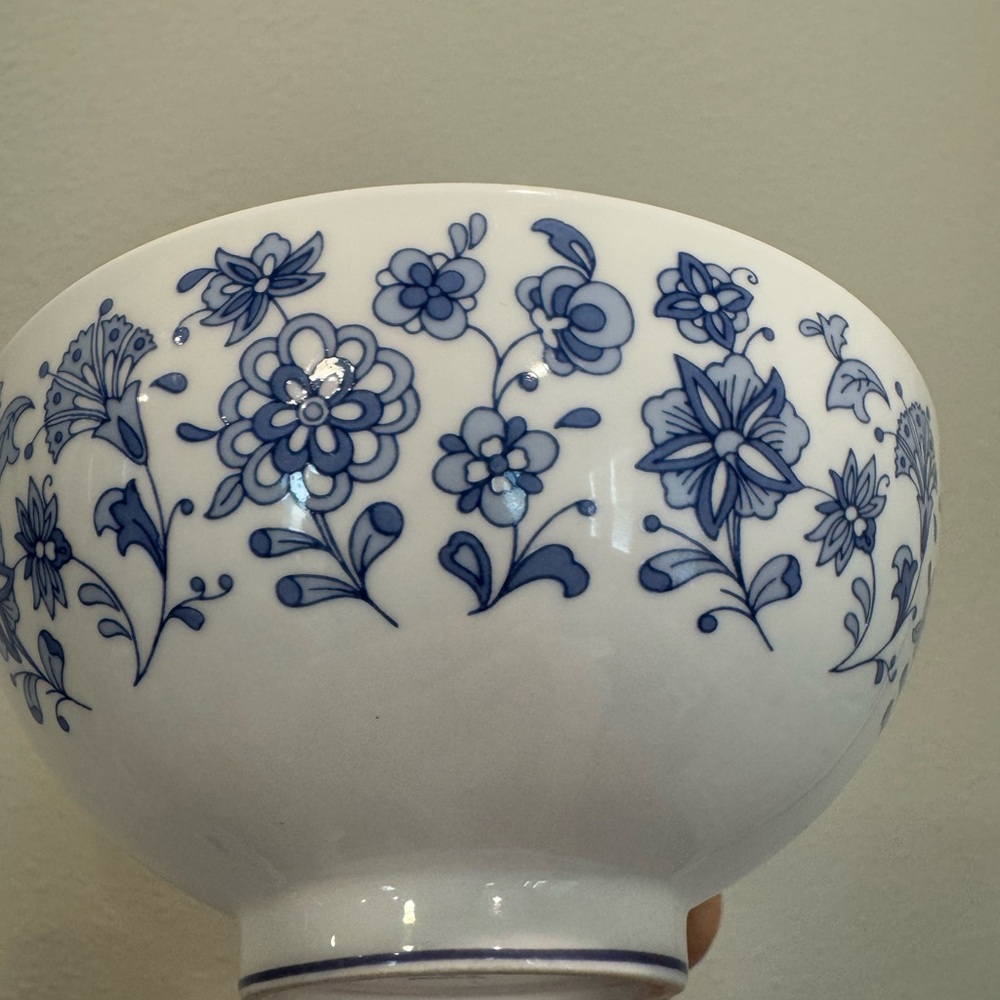 Minton Shalimar Blue and White Floral Porcelain Bowl Made In England 1974 - Picture 2 of 9